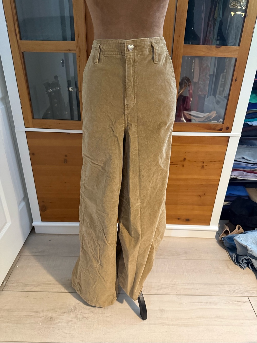 Celebrity Pink Womenβs Wide-Leg Corduroy Pants in Tan